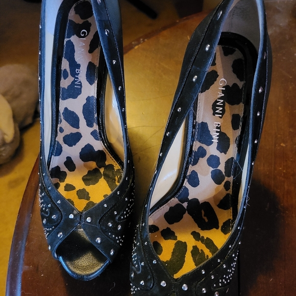 Heels - Picture 3 of 3